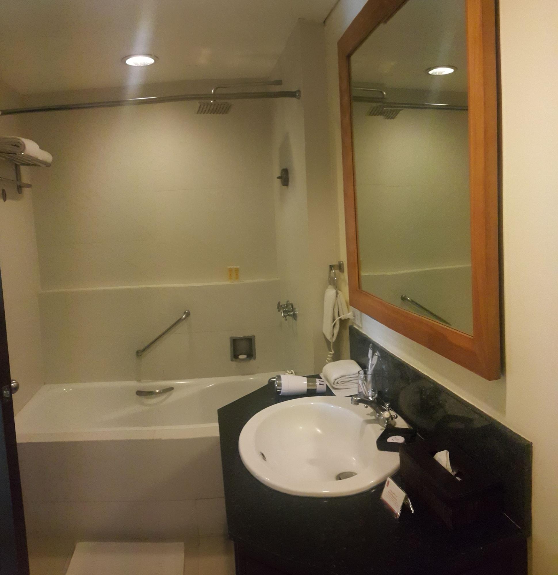 Hotel Pontefino Batangas Exterior photo